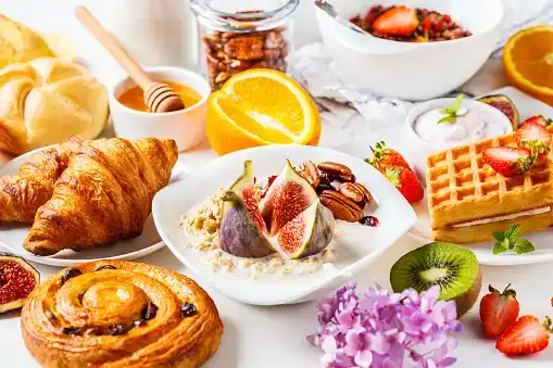 Table du petit-déjeuner avec porridge