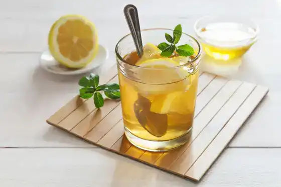Thé au citron et à la menthe